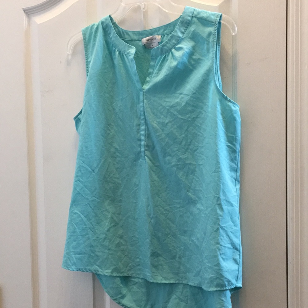 FINAL MARKDOWN Ladies van heusen tunic style top medium